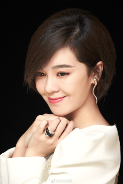 郁可唯 亮相2017网易时尚跨界盛典