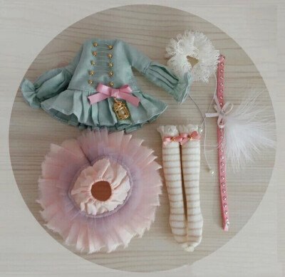 Blythe 小布 娃衣 from internet.