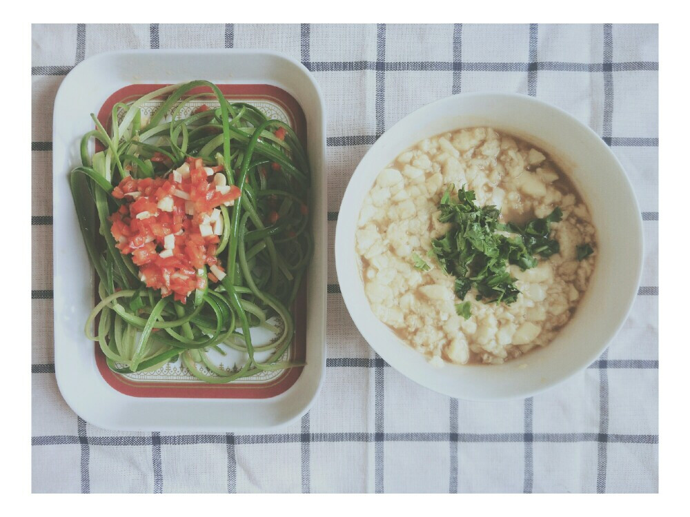 一人食，手撕蒜薹，炖蛋羹