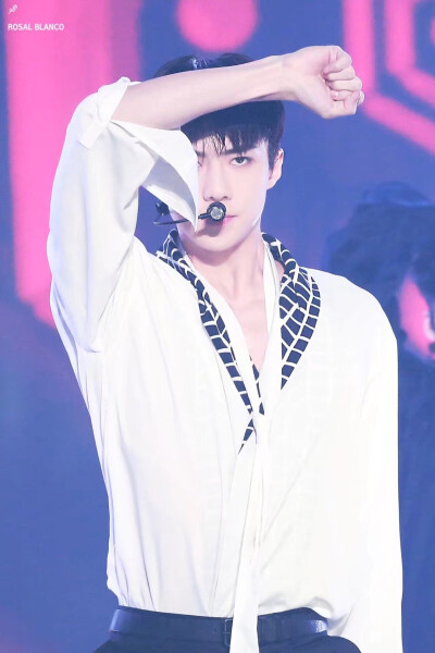 高清美图壁纸EXO 吴世勋 白衣少年