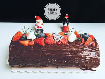 #SHERRY Molly家の下午茶#—『巧克力树根卷』Is a chocolate day ～ 竟然觉得蛋糕卷是有心人才能吃上的小甜点了 我永远不会有现货 客人们也永远没有习惯预定 所以真的有心才能等到这好味吧～
圣诞月快来了呐 美味の…