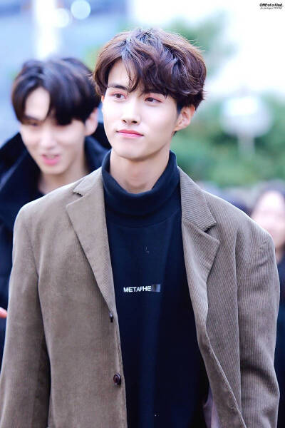 PENTAGON 吕畅九（YEOONE）