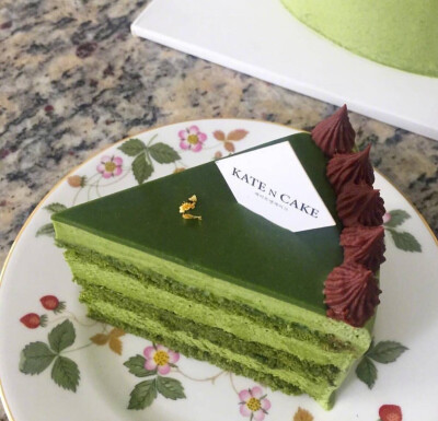 Shop | 位于首尔麻浦区的KATE N CAKE
一家很有人气的甜品店
抹茶蛋糕和新出的水蜜桃蛋糕
都可以说他们家必点的人气单品
一定要提早时间去哦
因为蛋糕很美味总是会…