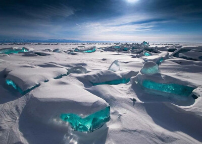 贝加尔湖的雪后美景