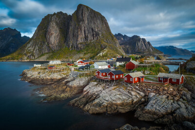 世界其实很小，小到装不满眼睛