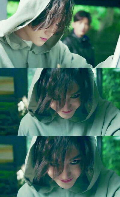 人与人之间，很多时候都是由真诚的信任感联系在一起的。这是人类最纯净最简单的情感。恰如一张白纸，沾上一滴墨水便变脏了。
——早安夏天《推理笔记》