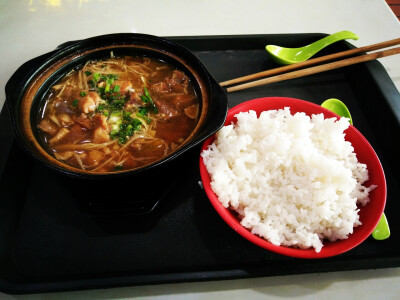 食堂美食之黄焖鸡米饭