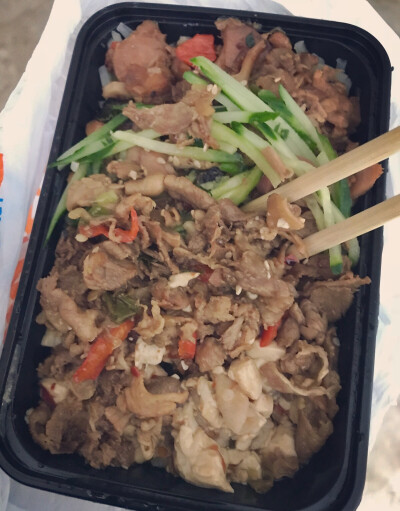 肥牛烤肉拌饭