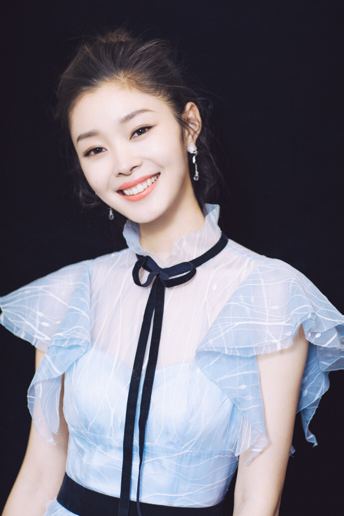 宋轶参加2017瑞丽美容大赏获得2017年度青春偶像女艺人奖