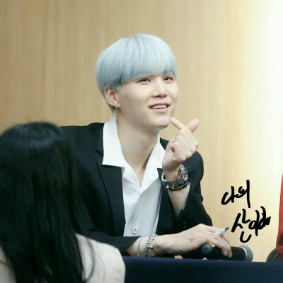 ◤防弹少年团 BTS 金南俊 RAP MONSTER 金硕珍 JIN 闵玧其 SUGA 郑号锡 J-HOPE 朴智旻 JIMIN 金泰亨 V 田柾国 JUNG KOOK cr自最爱偶像◢