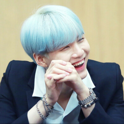 ◤防弹少年团 BTS 金南俊 RAP MONSTER 金硕珍 JIN 闵玧其 SUGA 郑号锡 J-HOPE 朴智旻 JIMIN 金泰亨 V 田柾国 JUNG KOOK cr自最爱偶像◢