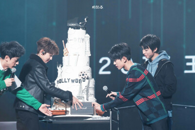 tfboys 171120 X-ROY王源十七岁生日会【我看到今日风吹动的夜晚，开心的你，和站在你身边最好的兄弟。】