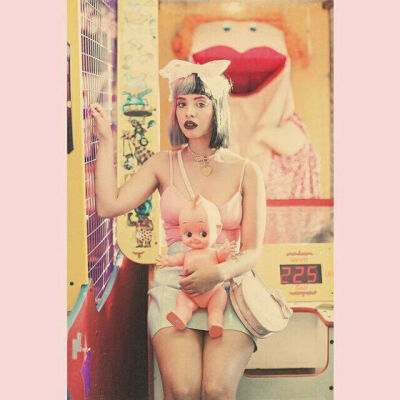 牙牙 Melanie Martinez 牙缝妹 欧美歌手 