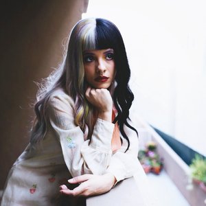 牙牙 Melanie Martinez 牙缝妹 欧美歌手 