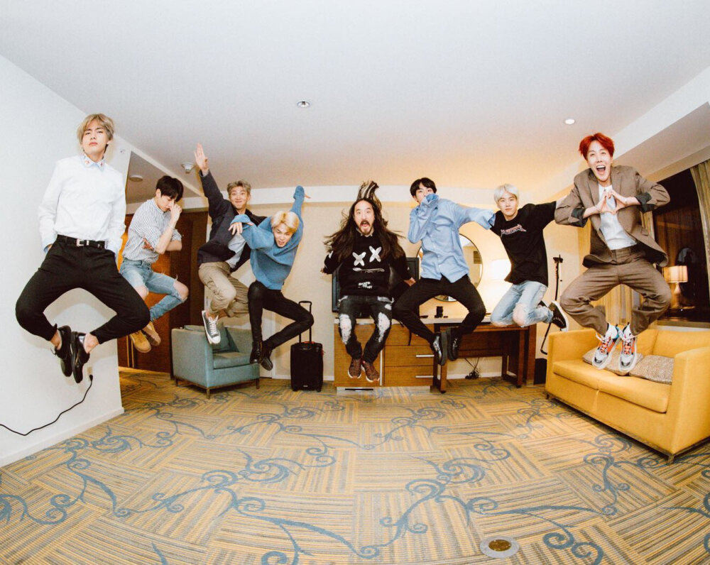 171125 BTS转推steveaoki：#aokijump #843. The Aoki x @BTS_twt #MicDropRemix Jump. Los Angeles CA. Nov 20 2017