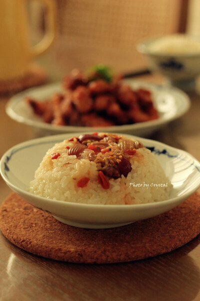 昨天与孩子的两人午餐，孩子因感冒，胃口不怎么好，烧了个茄汁排条，酸溜开胃很是美味，炒了个素，蒸了个自已做的八宝饭，打了一杯红枣红豆浆。