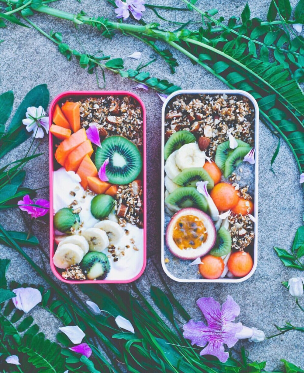 花花绿绿的素食便当，水果，蔬菜，粗粮