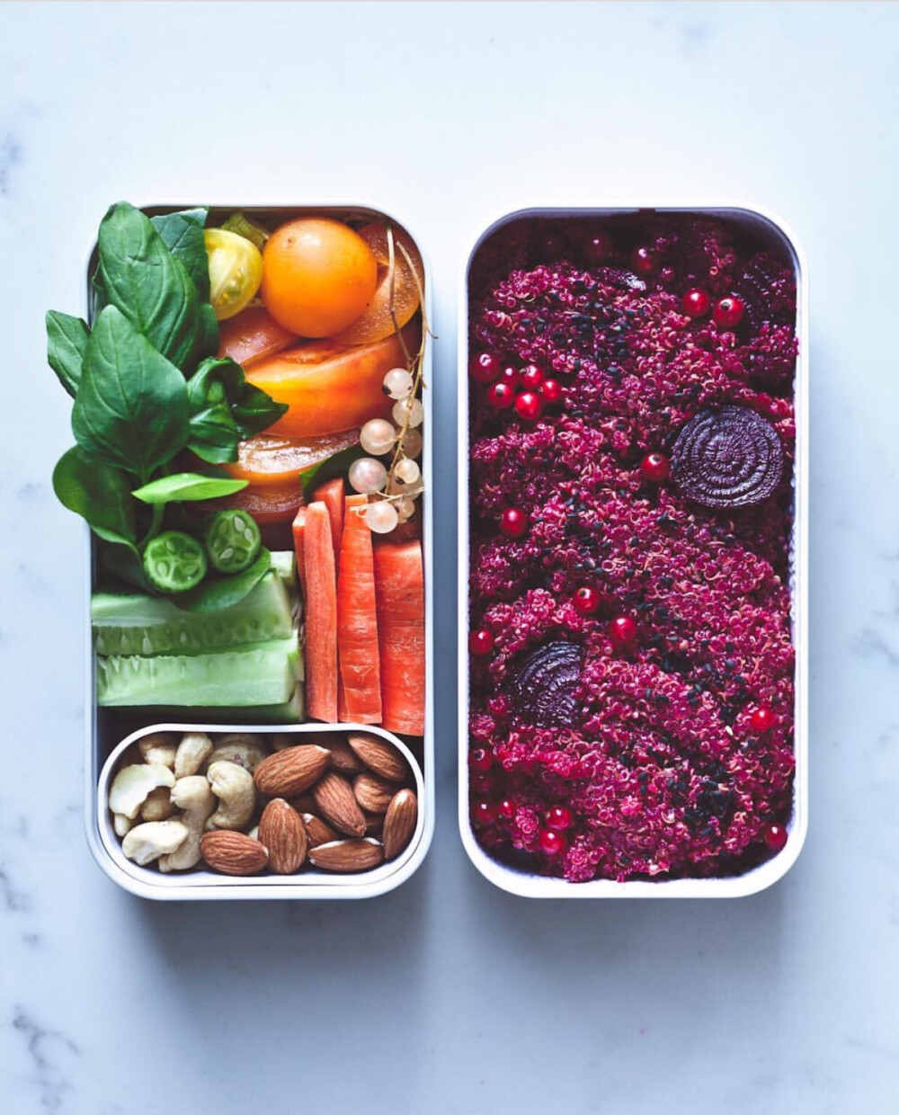 花花绿绿的素食便当，水果，蔬菜，粗粮