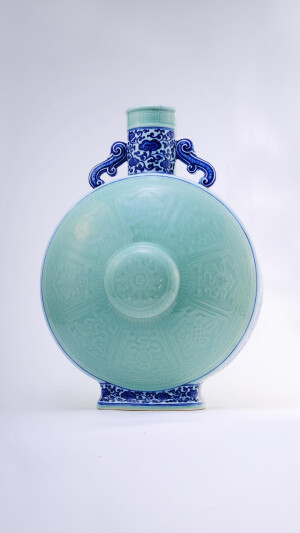 每当提及瓷器，人们就会不由的想起它各种造型精美的花纹，今天聊聊瓷器的日常保存方法。©壹刻传媒