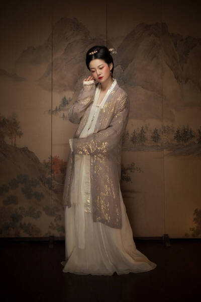 岂曰无衣与子同袍