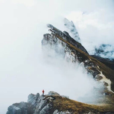 依山，傍水。 | 摄影师：Jannik Obenhoff ​​​