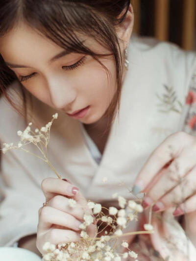 谁葬我忧伤，埋我凄凉