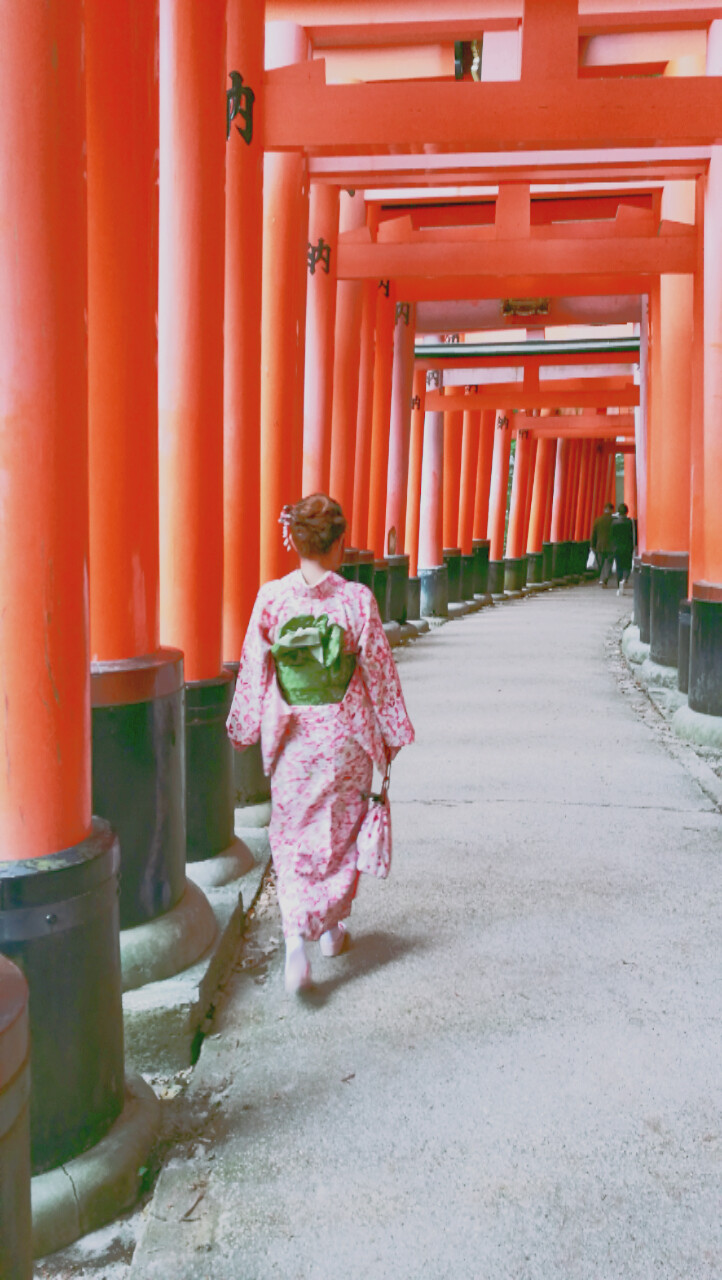 ～伏见稻荷～
穿着走路…需要勇气