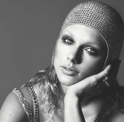 #美图系列# Taylor Swift 登上《Vogue》杂志英国版 ​​​