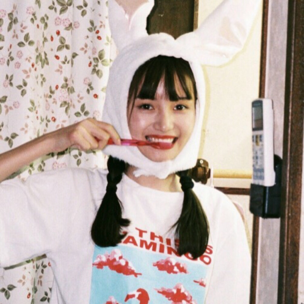 很多事情都很糟糕
但人间有人间的好
人间有你