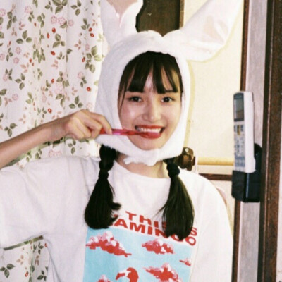 很多事情都很糟糕
但人间有人间的好
人间有你