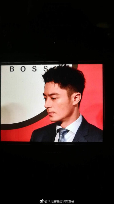 #霍建华# 小编感到呼吸严重困难#bemyBOSS霍建华# @华杰工作室 ​​​​
