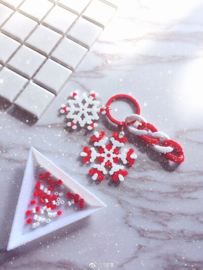 #My perler beads#Red and White️⚪️️⚪️——抄送：...展开全文c