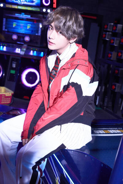 BTS 防弹少年团 v 金泰亨