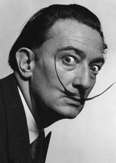 萨尔瓦多·达利(Salvador Dali，1904年5月11日-1989年1月23日)超现实主义绘画大师级人物。享有“当代艺术魔法大师”的盛誉。与毕加索，马蒂斯一起被认为是二十世纪最有代表性的三个画家。
他的童年和青少年时代非常活…