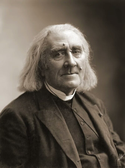 弗朗茨·李斯特（Franz Liszt，1811年10月22日-1886年7月31日），出生于匈牙利雷汀，匈牙利著名作曲家、钢琴家、指挥家，伟大的浪漫主义大师，是浪漫主义前期最杰出的代表人物之一。
弗朗茨·李斯特生于匈牙利雷汀，六…