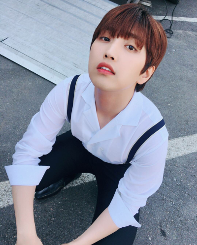 李灿多（?? SanDeul）
本名李征桓（???）
WM Entertainment（中国唱片约公司华纳）所属五人团体B1A4（血型团）主唱
1992年3月20日生，身高175，A型双鱼座，2011年4月14公开形象