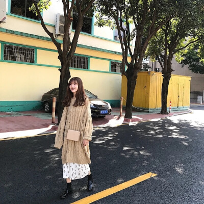 冬季搭配 | 碎花长裙内搭+咖色毛衣裙