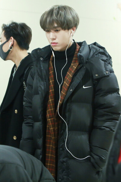 Yugyeom Cr: logo 