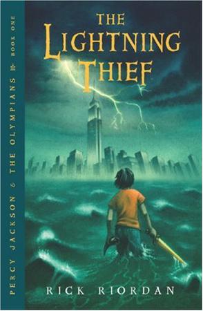 《The Lightning Thief》 Rick Riordan 里面涉及的希腊神话因为不熟，所以还需要慢慢的了解，不过还是很有意思，了解各种神话人物，还有刚看了一下，这本书是作者为了他的有阅读困难症和多动症的儿子写的，觉得很有…