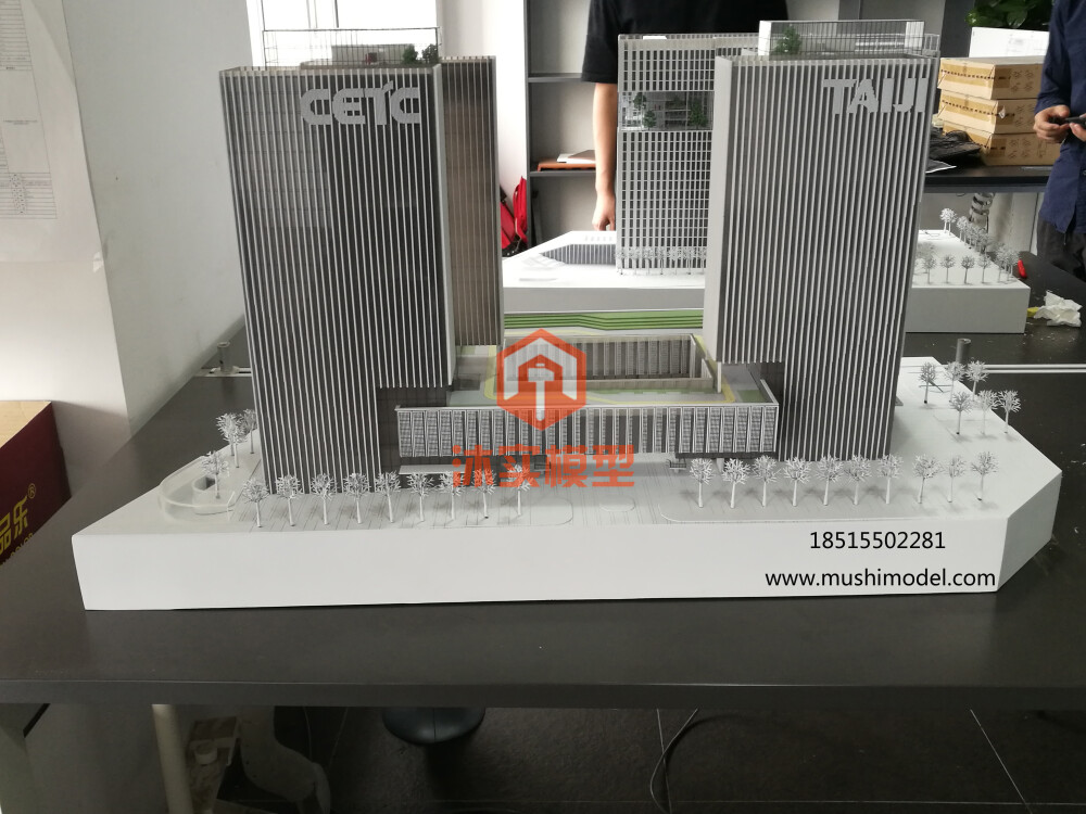 记得把这套建筑模型送到设计师手上的时候，我问“做的模型还可以吧？”，设计师回答前半句说“不是可以”，我的心提了起来，后半句说“是相当可以”。能做出设计师满意的作品是我们沐实模型人的骄傲。