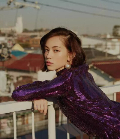 「……女模」———
水原希子Mizuhara Kiko
星座:天秤座
血型:A型血
身高:168cm
出生日期:1990年10月15日
职业:模特，女演员