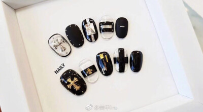 黑色