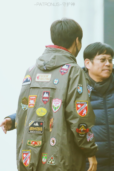 王俊凯 20171214《快乐大本营》录制上班 6P cr：logo