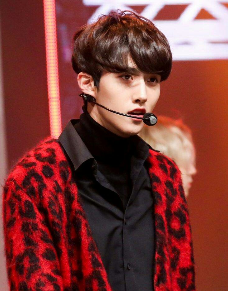 PENTAGON 吕畅九（YEOONE）