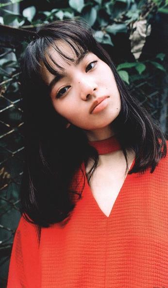 「……女?！埂?小松菜奈/こまつ なな
星座:水瓶座
身高:167.5cm
出生日期:1996年2月16日
职业:演员、模特
