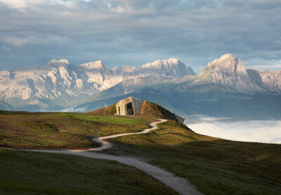 目光放远,万事皆悲——钱钟书 ​​​​
General 2048x1152 landscape mountains clouds Himalayas
