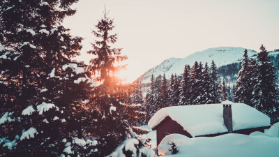 青山原不老，为雪白头。绿水本无忧，因风皱面General 5456x3064 snow winter pine trees mountains cabin forest Norway sun rays morning