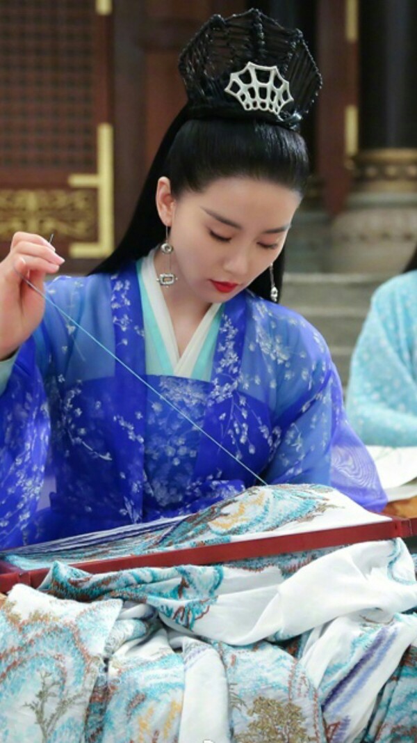 醉玲珑凤卿尘刘诗诗