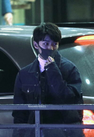 王俊凯 20171214《快乐大本营》录制下班 cr：logo