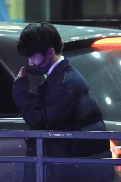 王俊凯 20171214《快乐大本营》录制下班 cr：logo